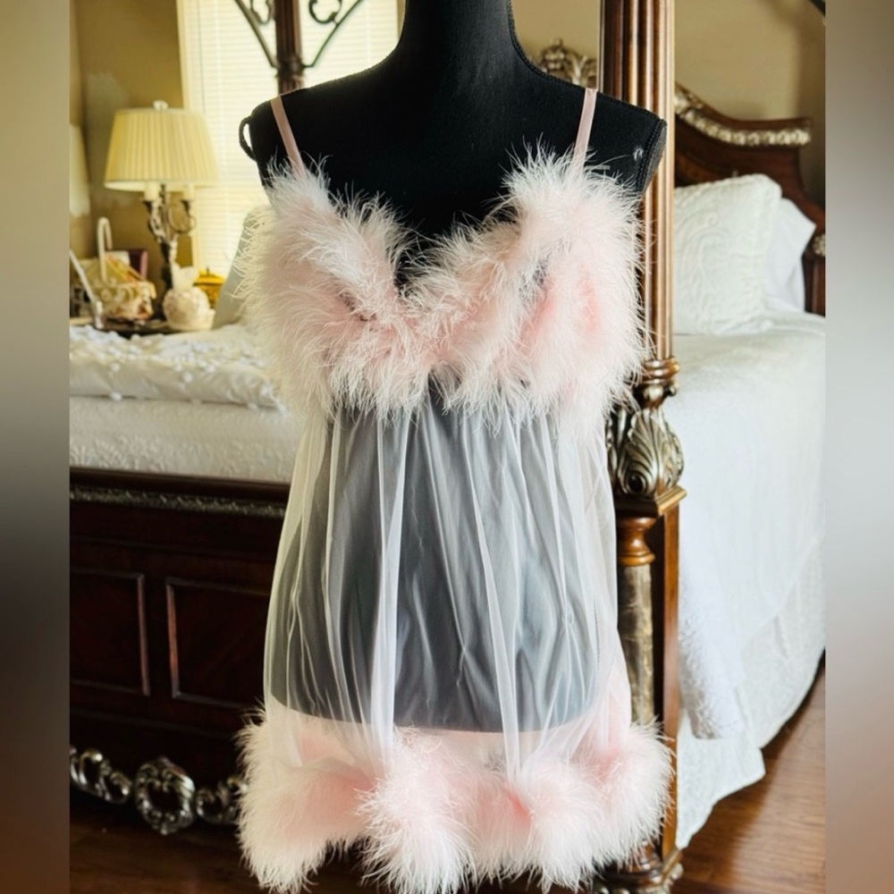 Fredrick’s of Hollywood Fem Bot Austin Powers Pink Feather Babydoll Nightie